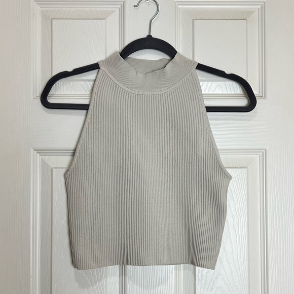ARITZIA BABATON Sculpt Knit halter neck Cropped Tank M size - Picture 4 of 9